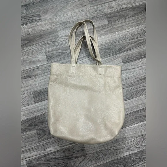 Cuyana Tall Easy Tote Stone - Picture 3 of 4
